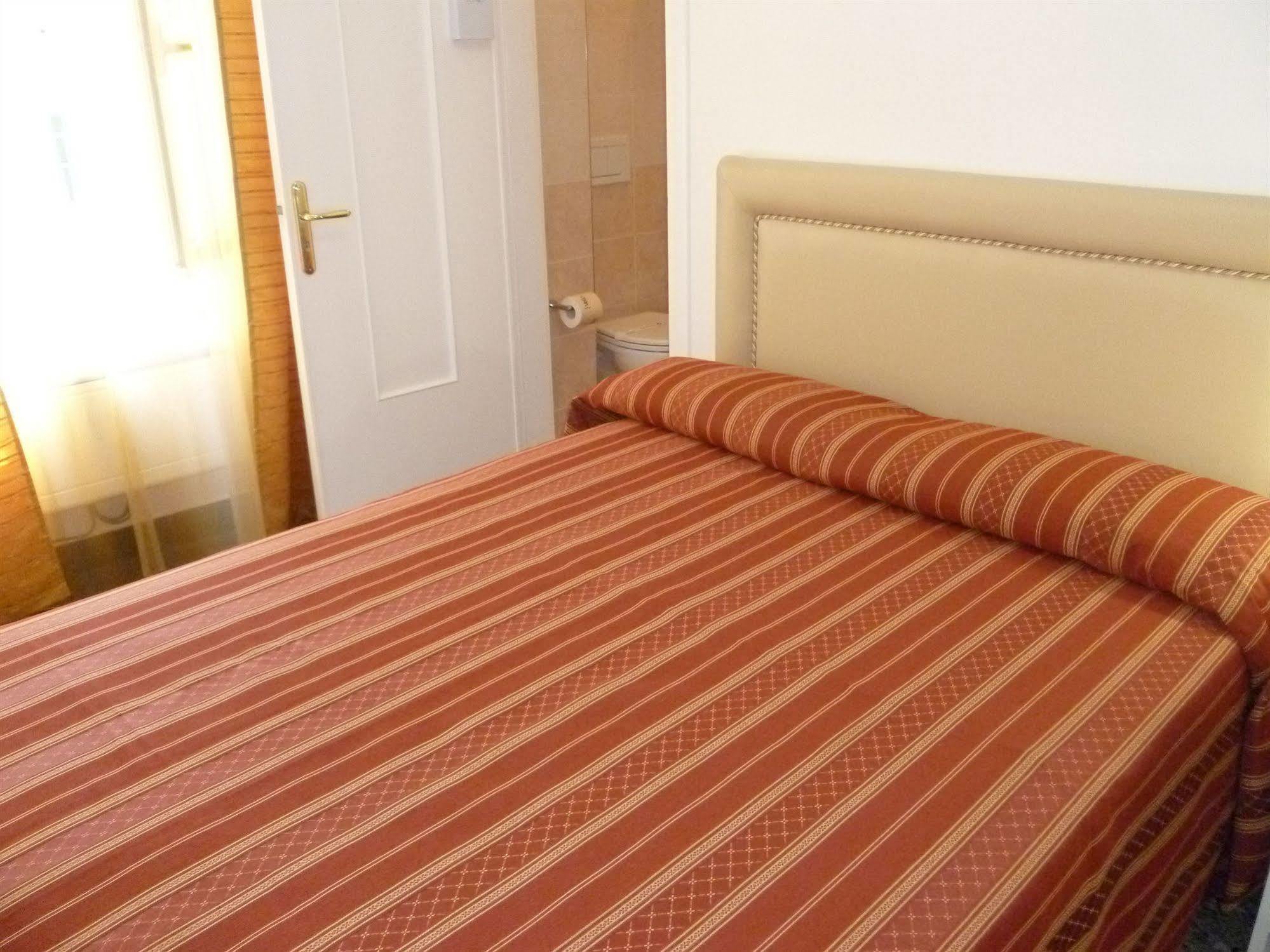 Hotel Agnello D'Oro Genova Luaran gambar